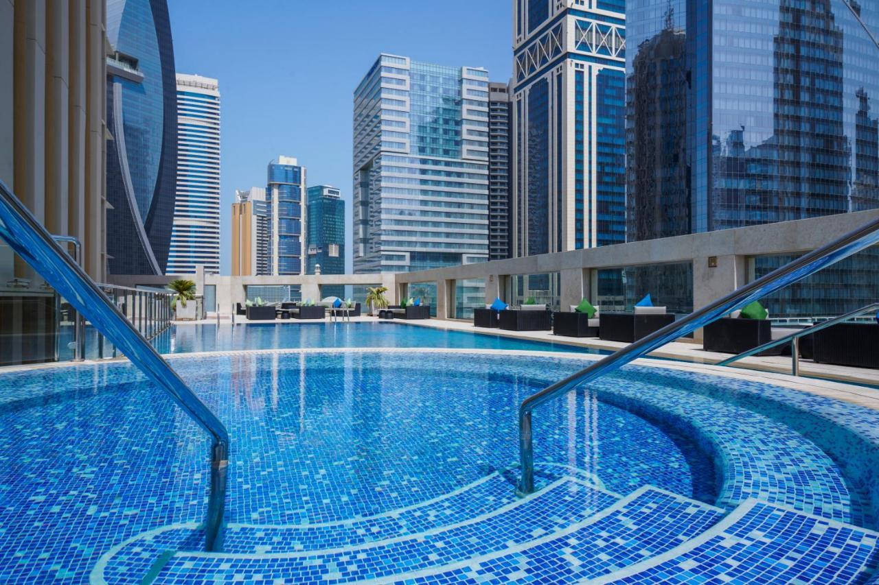 Wyndham Grand Doha West Bay Beach Екстериор снимка The swimming pool at the hotel