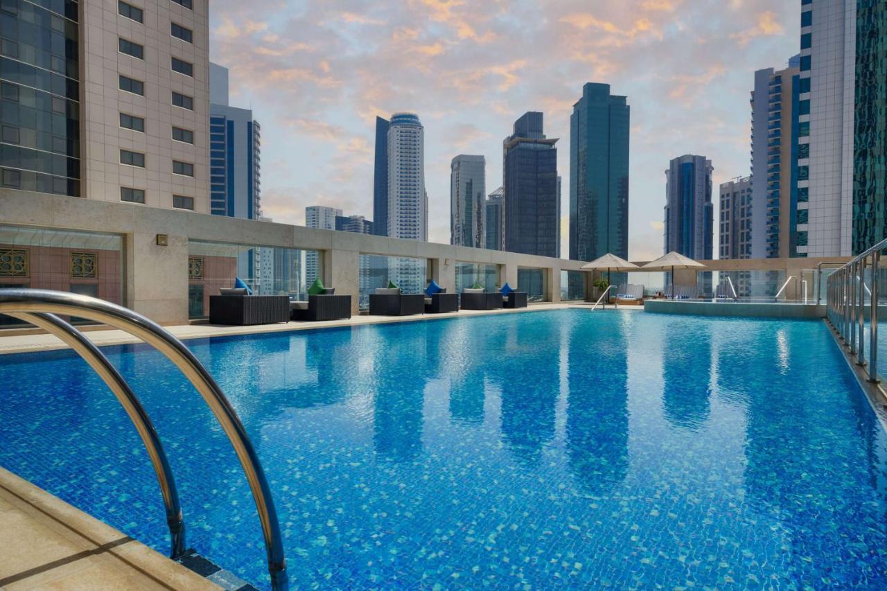 Wyndham Grand Doha West Bay Beach Екстериор снимка The swimming pool at the hotel