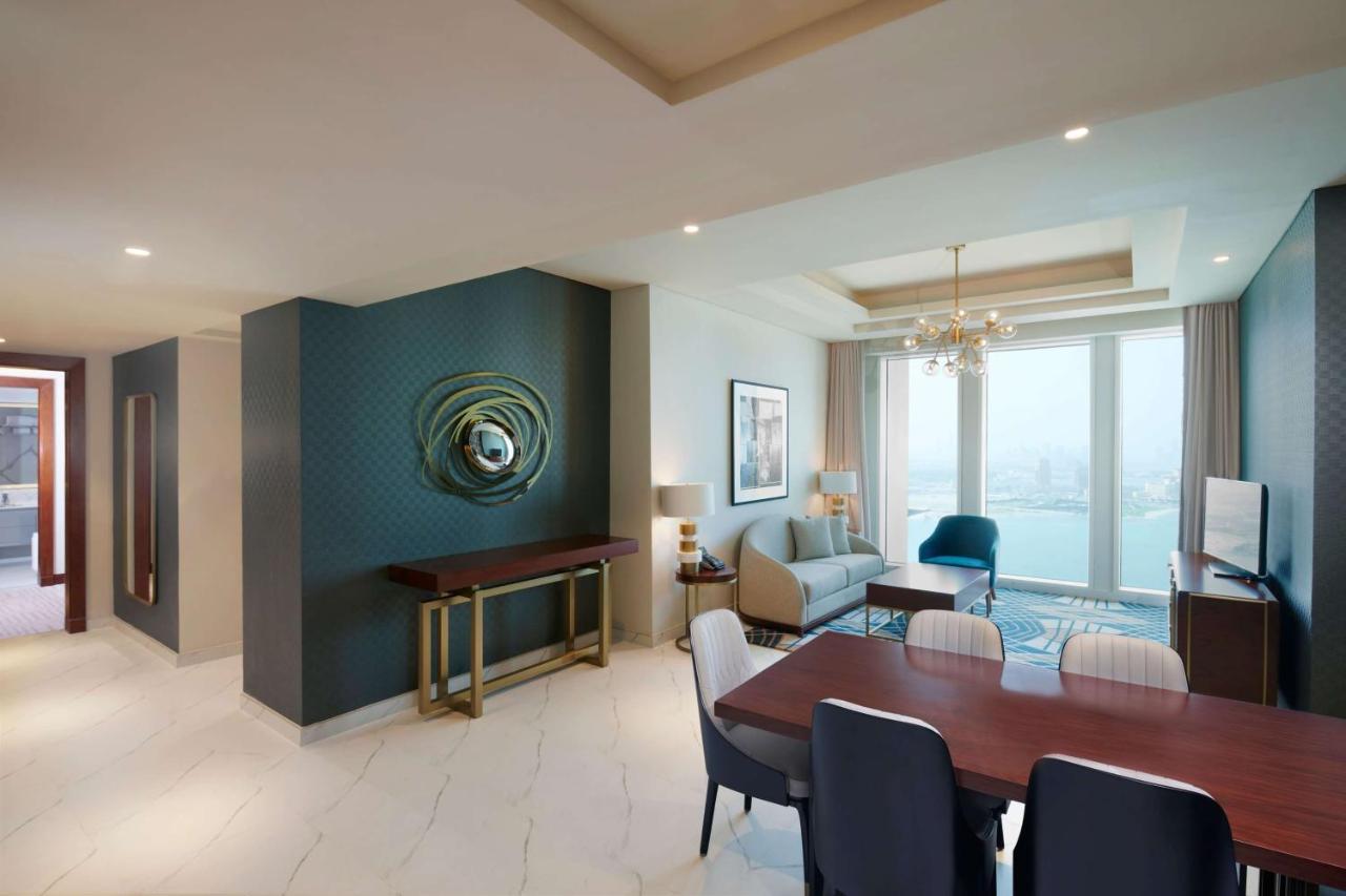 Wyndham Grand Doha West Bay Beach Екстериор снимка A suite at the hotel