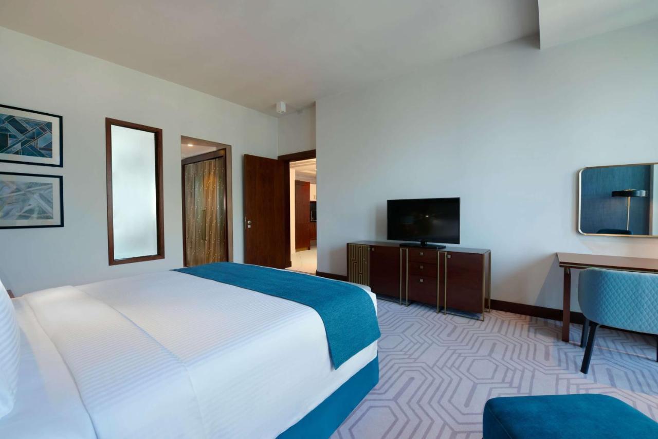 Wyndham Grand Doha West Bay Beach Екстериор снимка A bedroom at the hotel