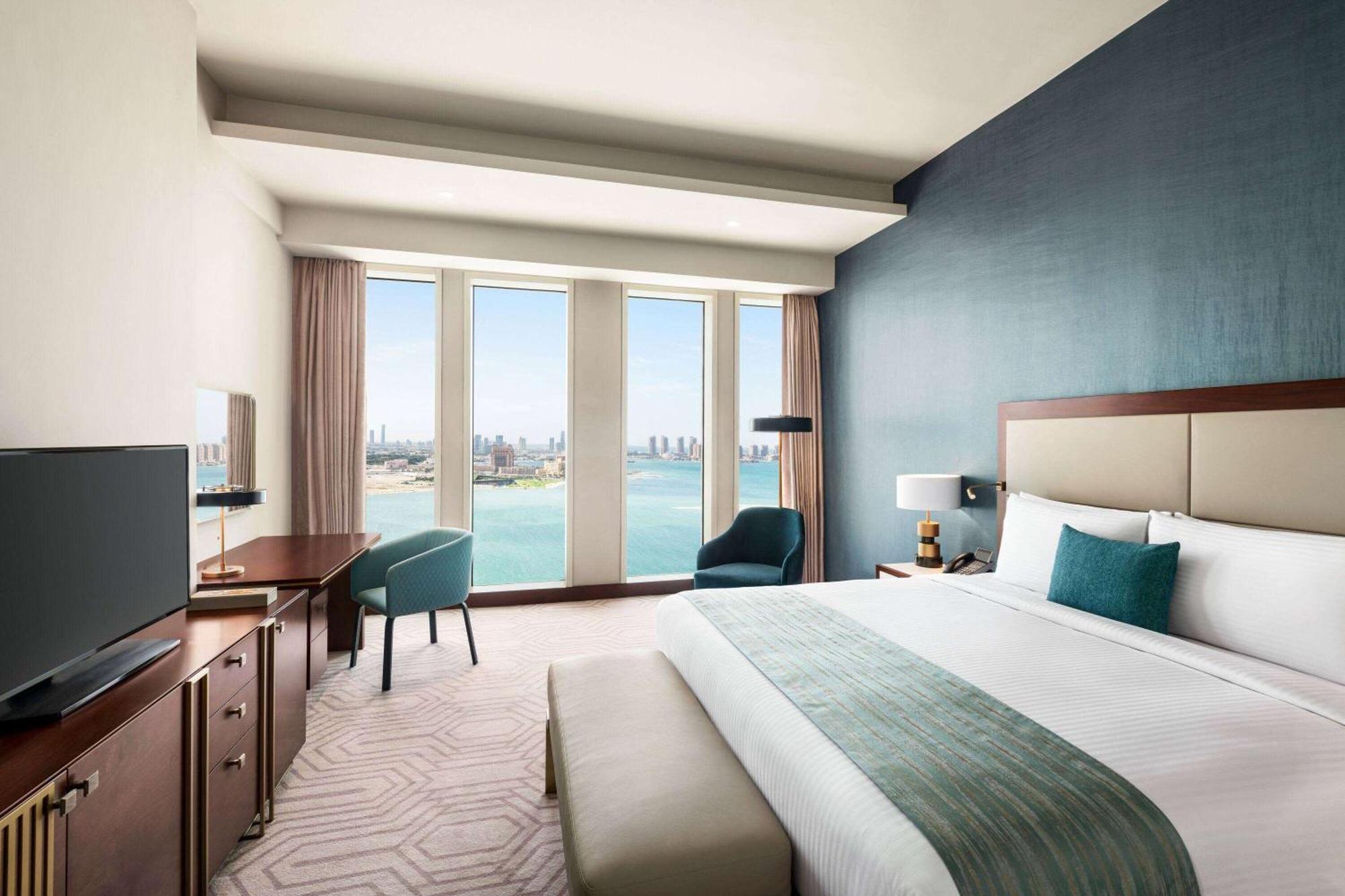 Wyndham Grand Doha West Bay Beach Екстериор снимка A guest room at the hotel