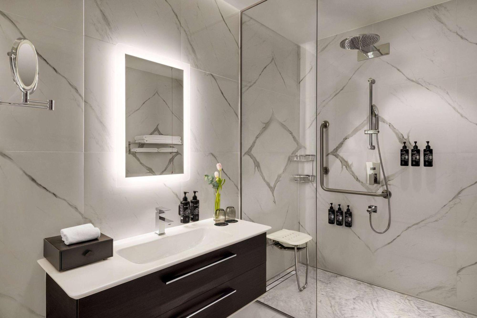 Wyndham Grand Doha West Bay Beach Екстериор снимка
